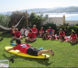 Charla teórica en el surfcamp