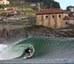 SURF MUNDAKA