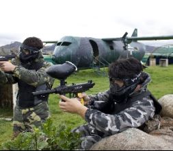 
Batalla junto al avión de carga.