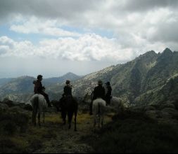 Gredos a Caballo camino de La Mira