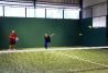 PADEL CUBIERTO JUGANDO