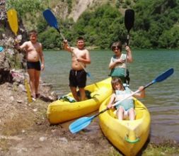 Canoas en el pantano de Güéjar Sierra