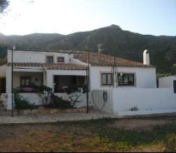 FACHADA DE LA CASA RURAL MAR-PAU