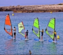 Cursos de windsurf en Ciutadella