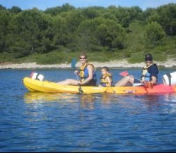 kayak en familia en Fornells