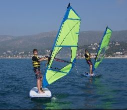 cursos de windsurf para jóvenes y adulto