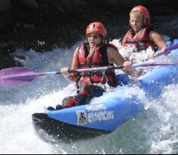 canoa en el río Esera