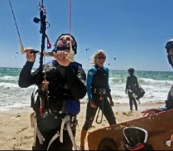 curso en grupo de kitesurf en tarifa