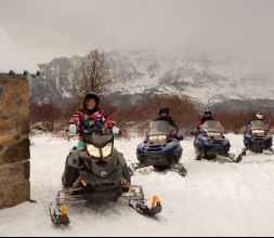 EL VALLE DE TENA EN MOTO DE NIEVE