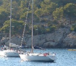 Fondeados en Cala Salada