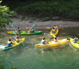 Canoas en el Deva