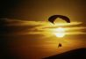 Parapente al atardecer